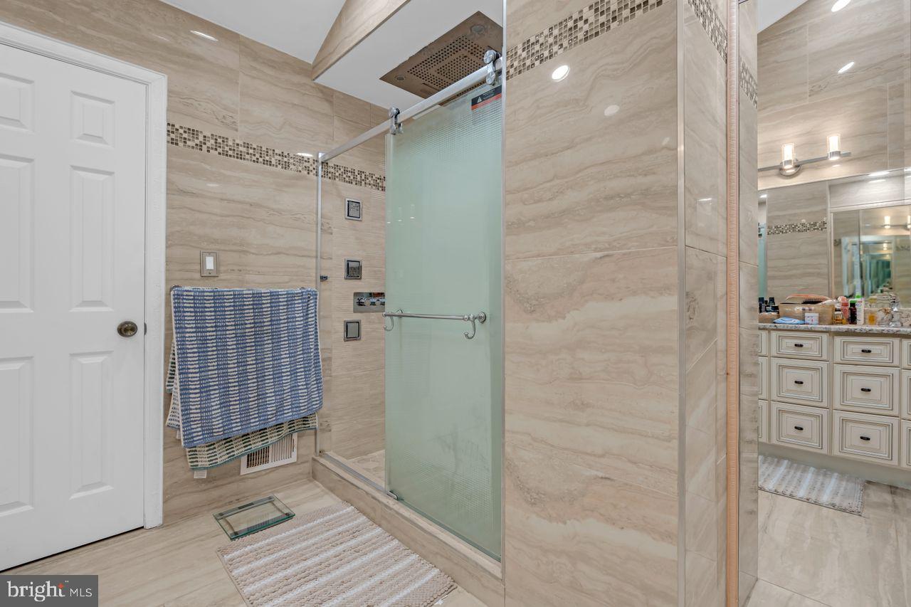 Pennington, New Jersey, 08534, United States, 3 Bedrooms Bedrooms, ,3 BathroomsBathrooms,Residential,For Sale,1987595