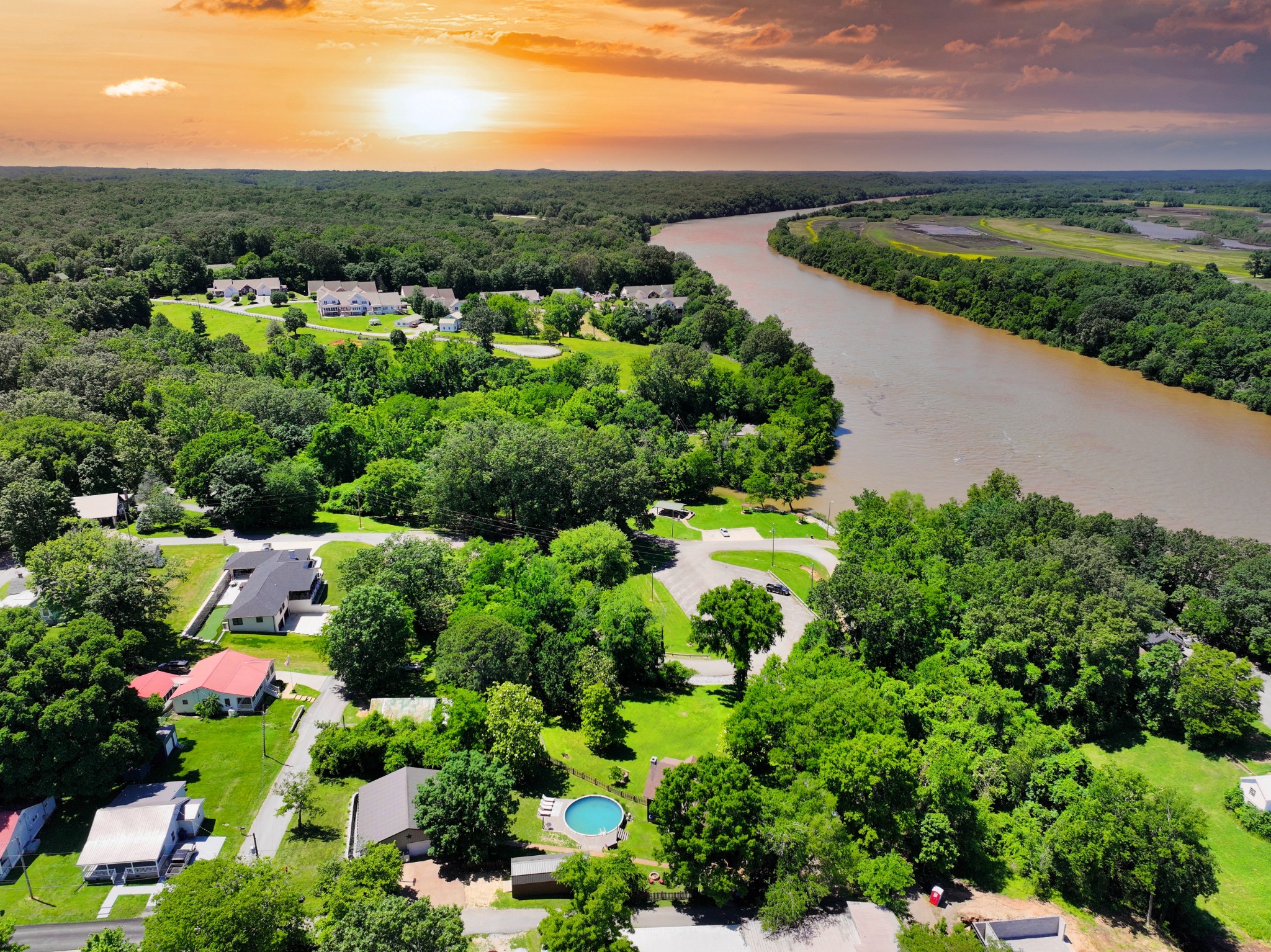 Dover, Tennessee, 37058, United States, 4 Bedrooms Bedrooms, ,3 BathroomsBathrooms,Residential,For Sale,1915564