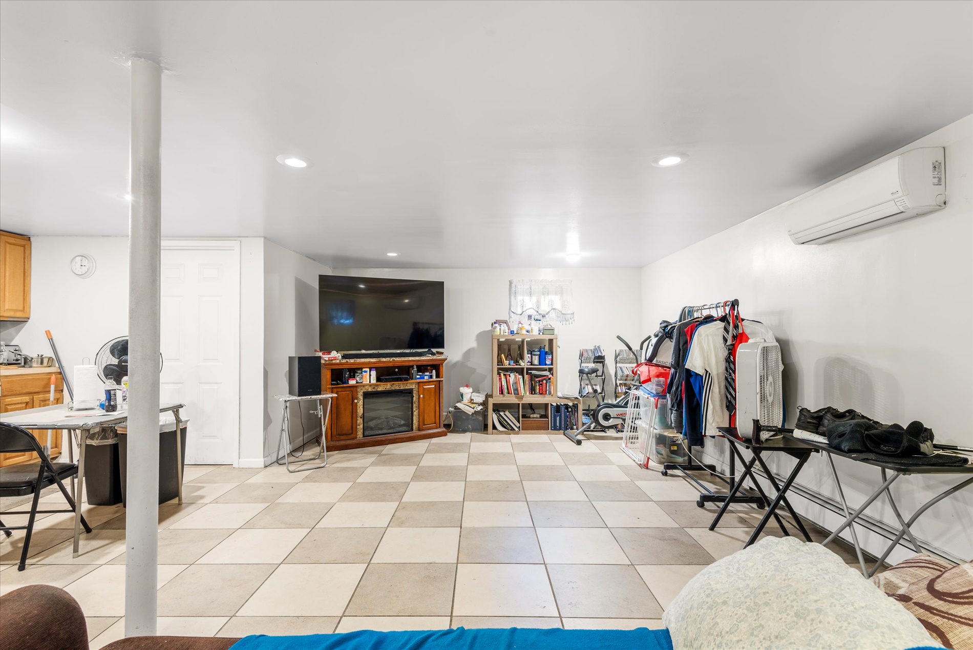 Howard Beach, New York, 11414, United States, 7 Bedrooms Bedrooms, ,5 BathroomsBathrooms,Residential,For Sale,1974400