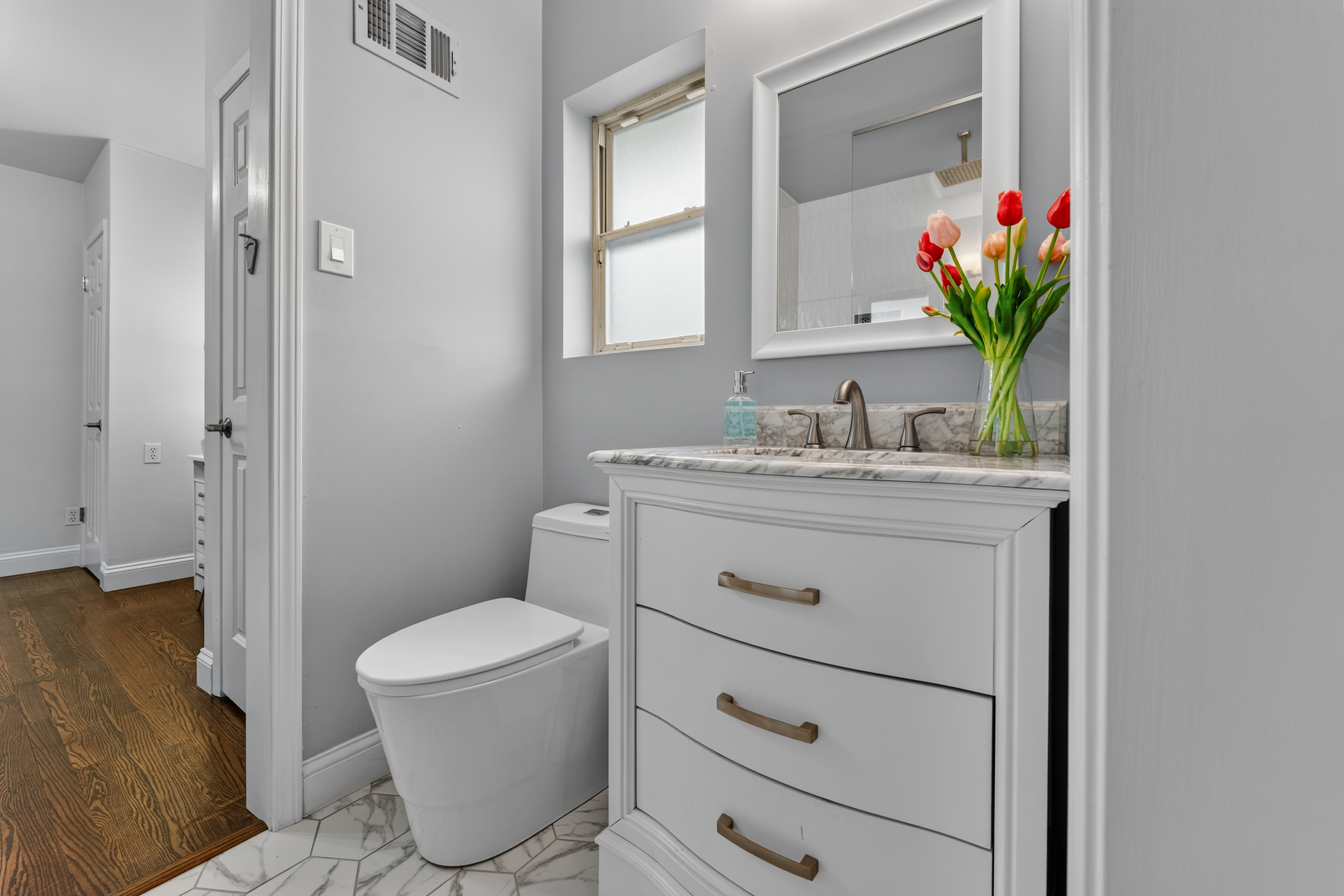  A Bright, Beautifully Renovated Ranch  in Ladue - 物件實景