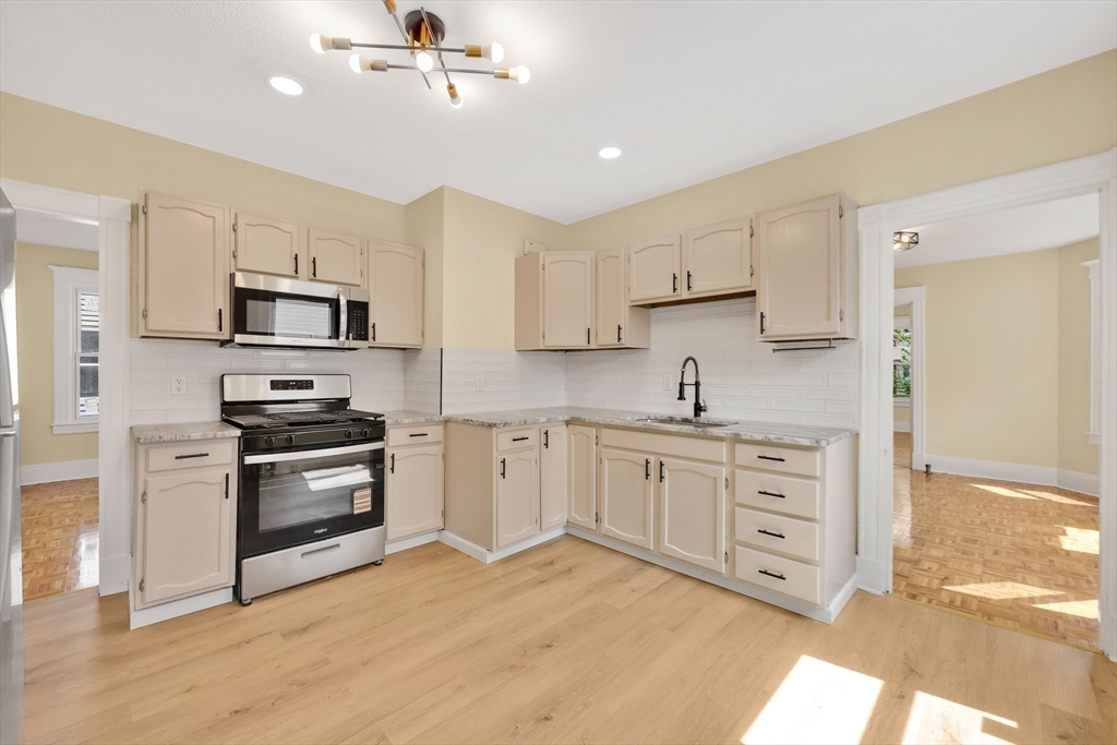 Springfield, Massachusetts, 01108, United States, 7 Bedrooms Bedrooms, ,2 BathroomsBathrooms,Residential,For Sale,2040283