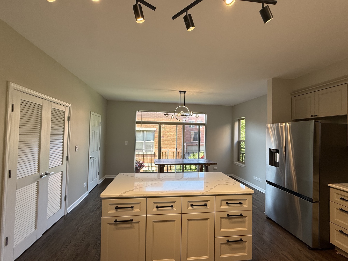 Chicago, Illinois, 60610, United States, 3 Bedrooms Bedrooms, ,3 BathroomsBathrooms,Residential,For Sale,1928637