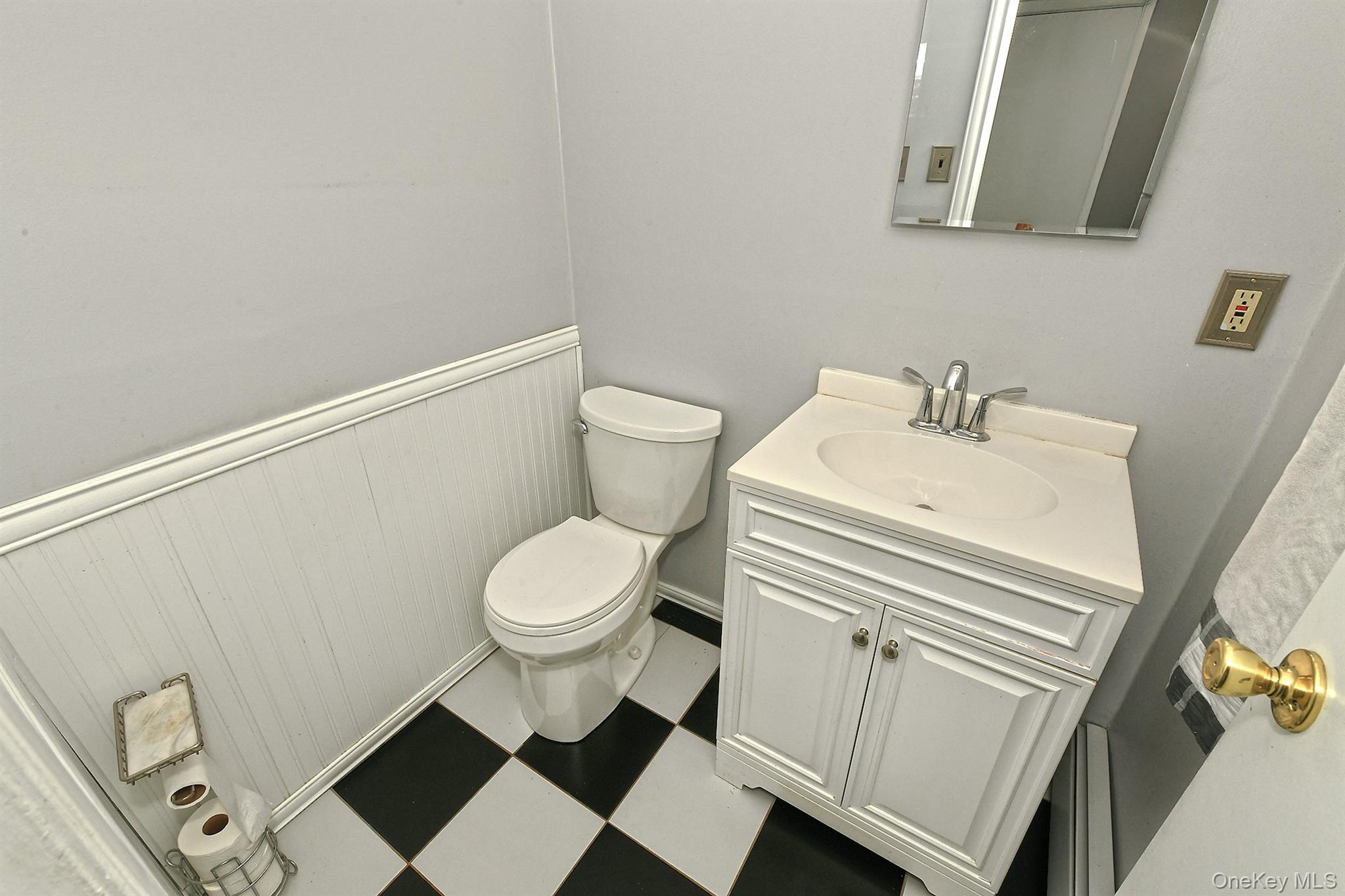 Hicksville, New York, 11801, United States, 3 Bedrooms Bedrooms, ,3 BathroomsBathrooms,Residential,For Sale,1932624