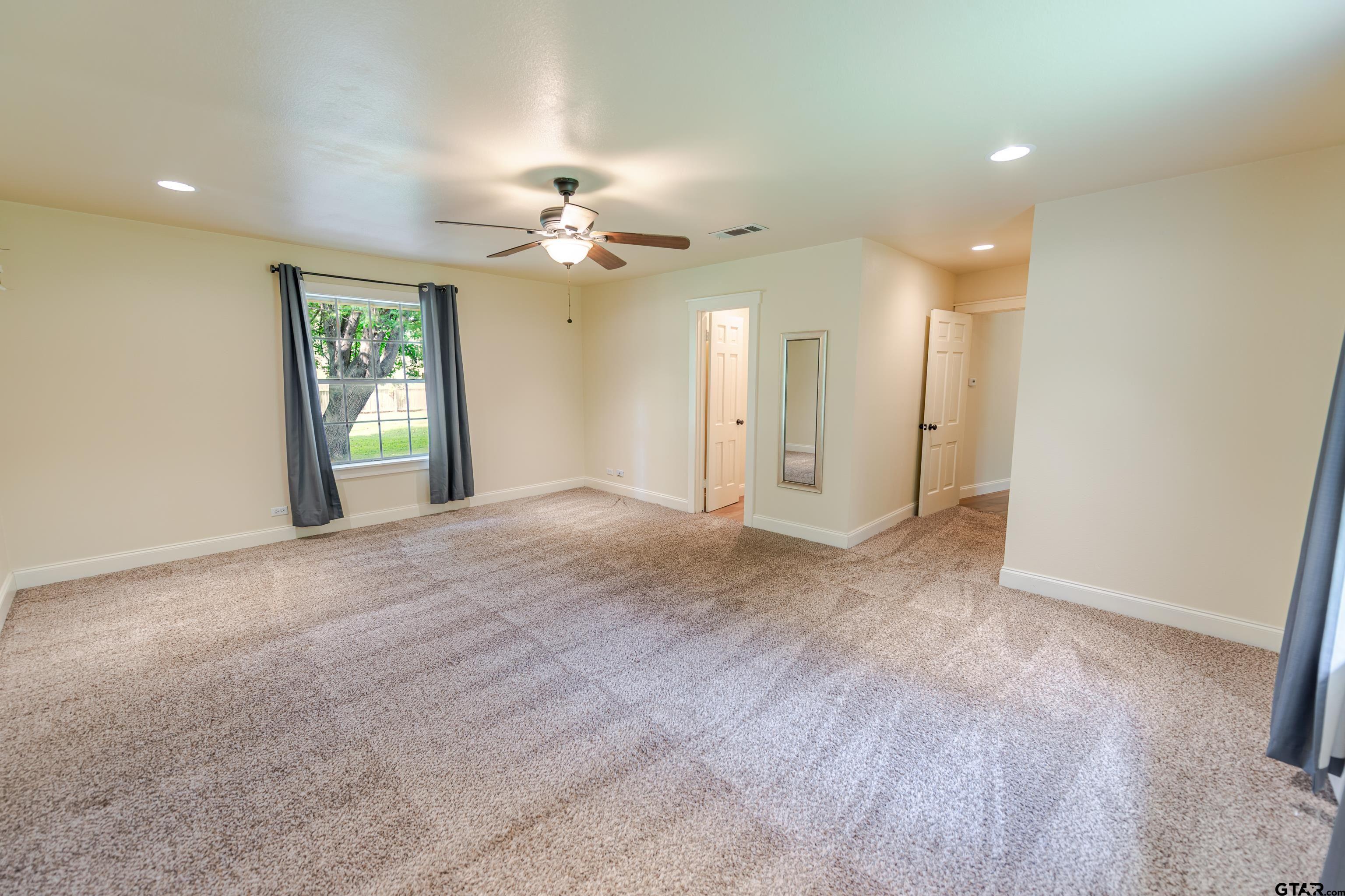 Mount Pleasant, Texas, 75455, United States, 5 Bedrooms Bedrooms, ,4 BathroomsBathrooms,Residential,For Sale,1975912