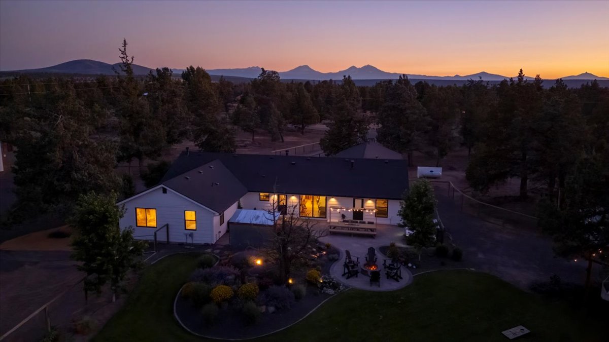 Redmond, Oregon, 97756, United States, 4 Bedrooms Bedrooms, ,3 BathroomsBathrooms,Residential,For Sale,1901092