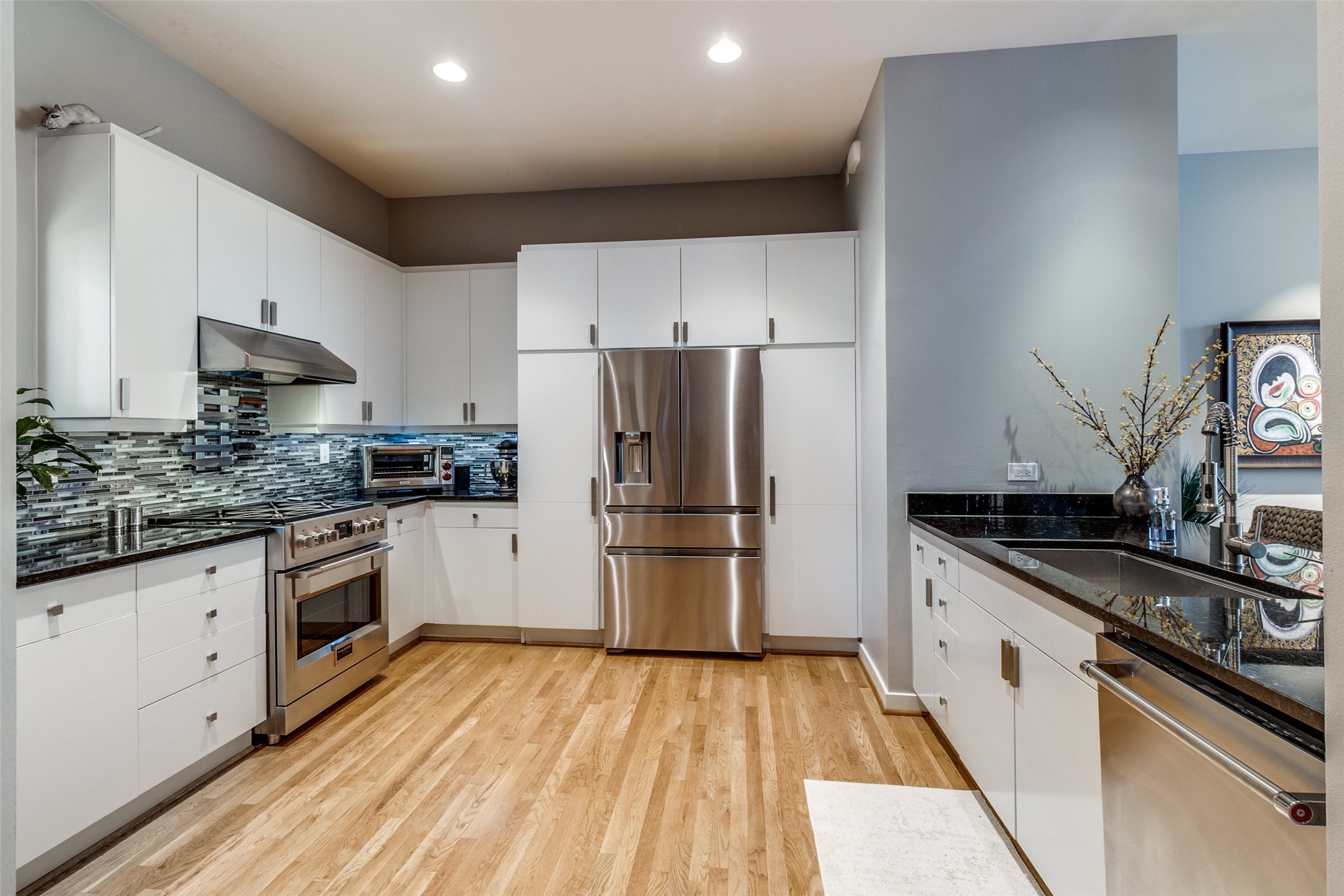 Dallas, Texas, 75204, United States, 2 Bedrooms Bedrooms, ,3 BathroomsBathrooms,Residential,For Sale,1917449
