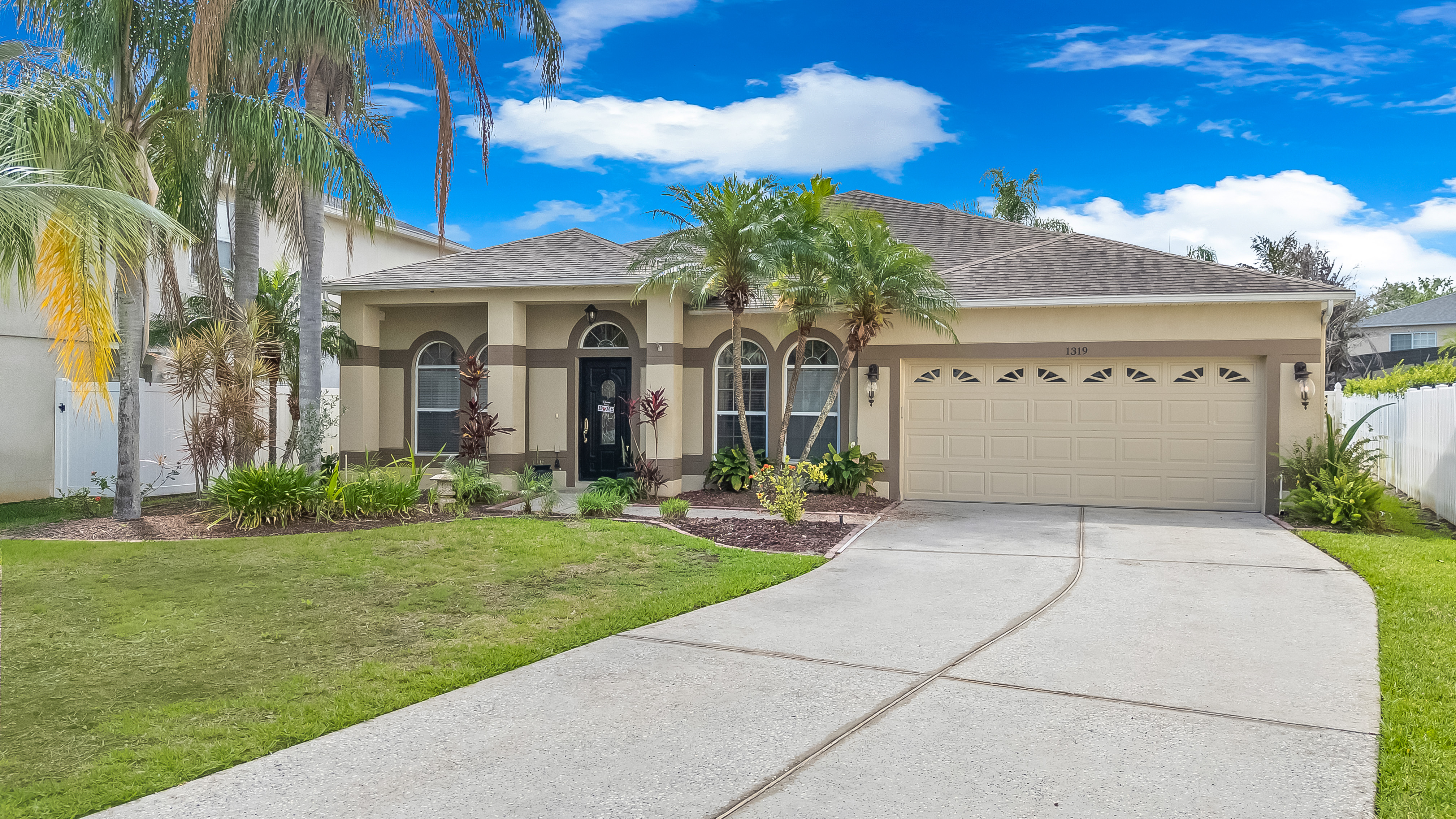 Winter Garden, Florida, 34787, United States, 4 Bedrooms Bedrooms, ,2 BathroomsBathrooms,Residential,For Sale,1915487