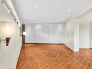 North Miami Beach, Florida, 33179, United States, 4 Bedrooms Bedrooms, ,2 BathroomsBathrooms,Residential,For Sale,1988572