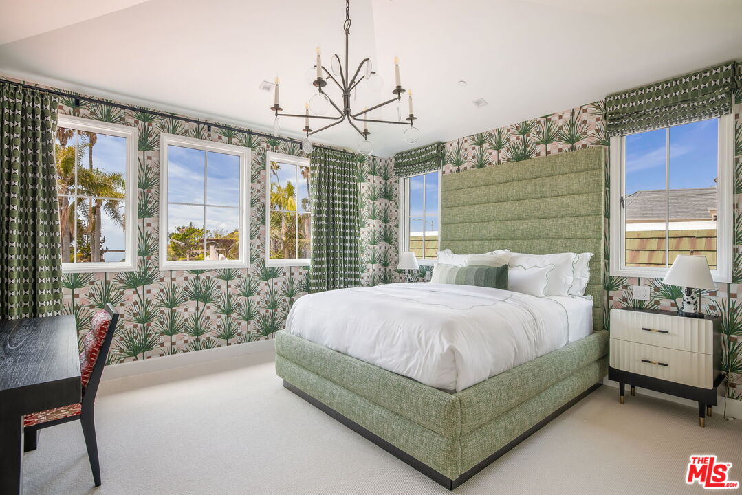 Pacific Palisades, California, 90272, United States, 4 Bedrooms Bedrooms, ,6 BathroomsBathrooms,Residential,For Sale,1796963