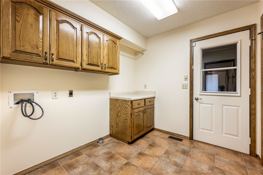 Bella Vista, Arkansas, 72715, United States, 3 Bedrooms Bedrooms, ,4 BathroomsBathrooms,Residential,For Sale,1924957