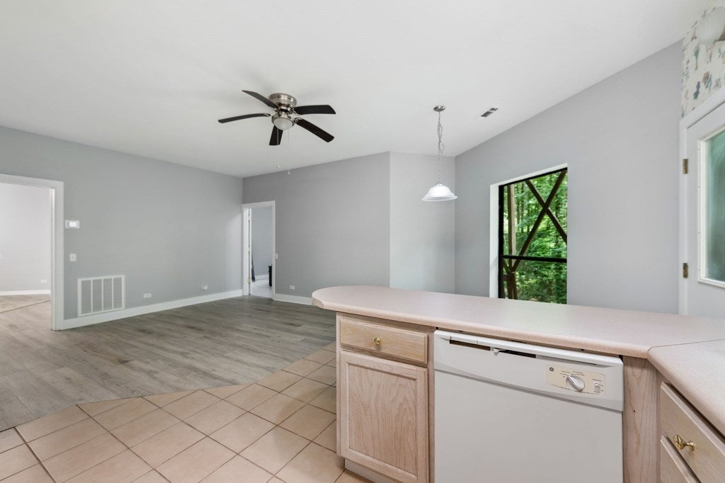 Ellijay, Georgia, 30540, United States, 5 Bedrooms Bedrooms, ,5 BathroomsBathrooms,Residential,For Sale,1868155