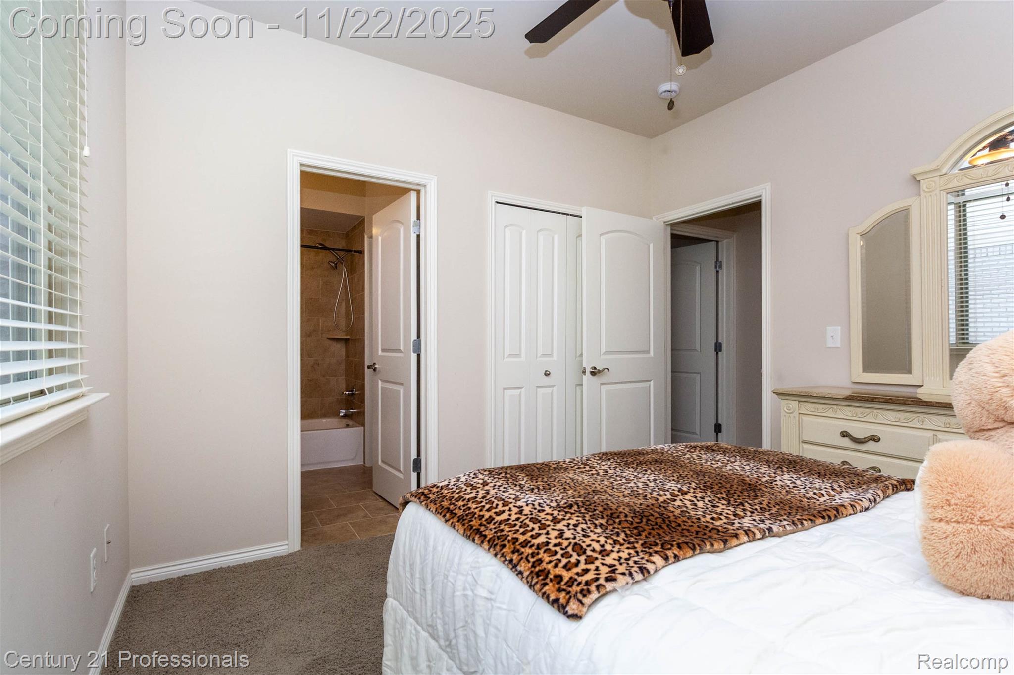 ClintonTownship, Michigan, 48038, United States, 3 Bedrooms Bedrooms, ,4 BathroomsBathrooms,Residential,For Sale,1994254