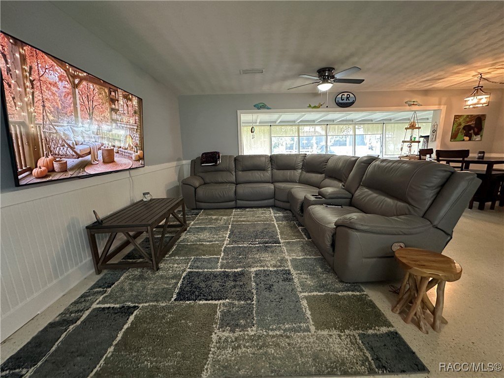 Crystal River, Florida, 34429, United States, 2 Bedrooms Bedrooms, ,4 BathroomsBathrooms,Residential,For Sale,2005515