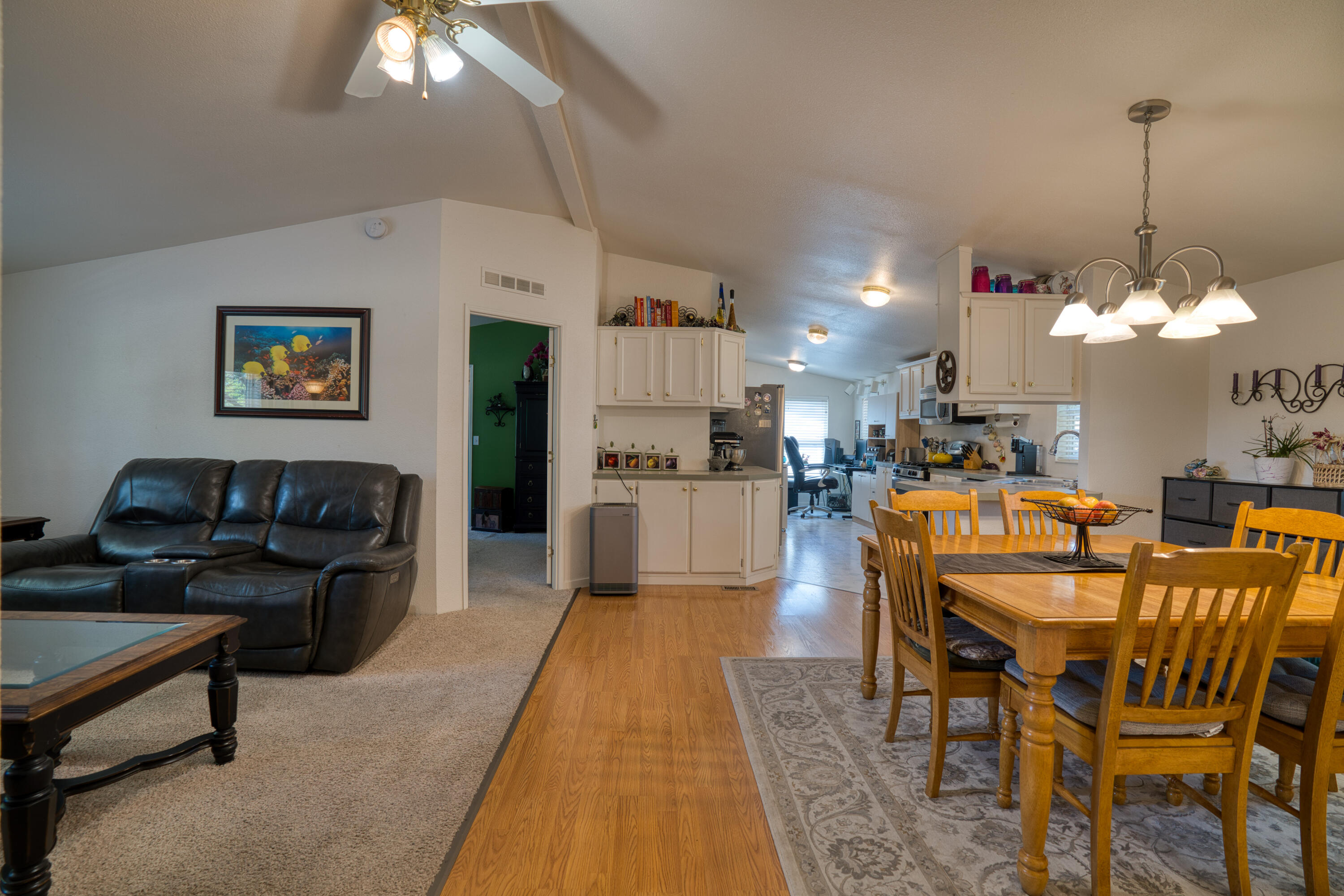 Bend, Oregon, 97701, United States, 3 Bedrooms Bedrooms, ,2 BathroomsBathrooms,Residential,For Sale,1905887