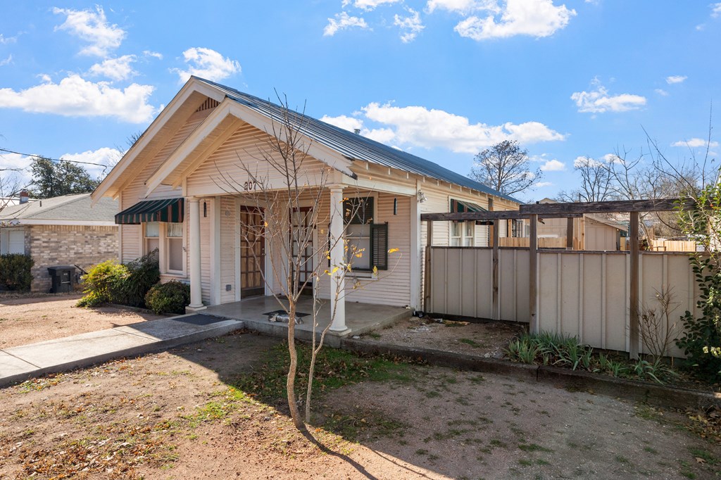 Fredericksburg, Texas, 78624, United States, 2 Bedrooms Bedrooms, ,2 BathroomsBathrooms,Residential,For Sale,1980803
