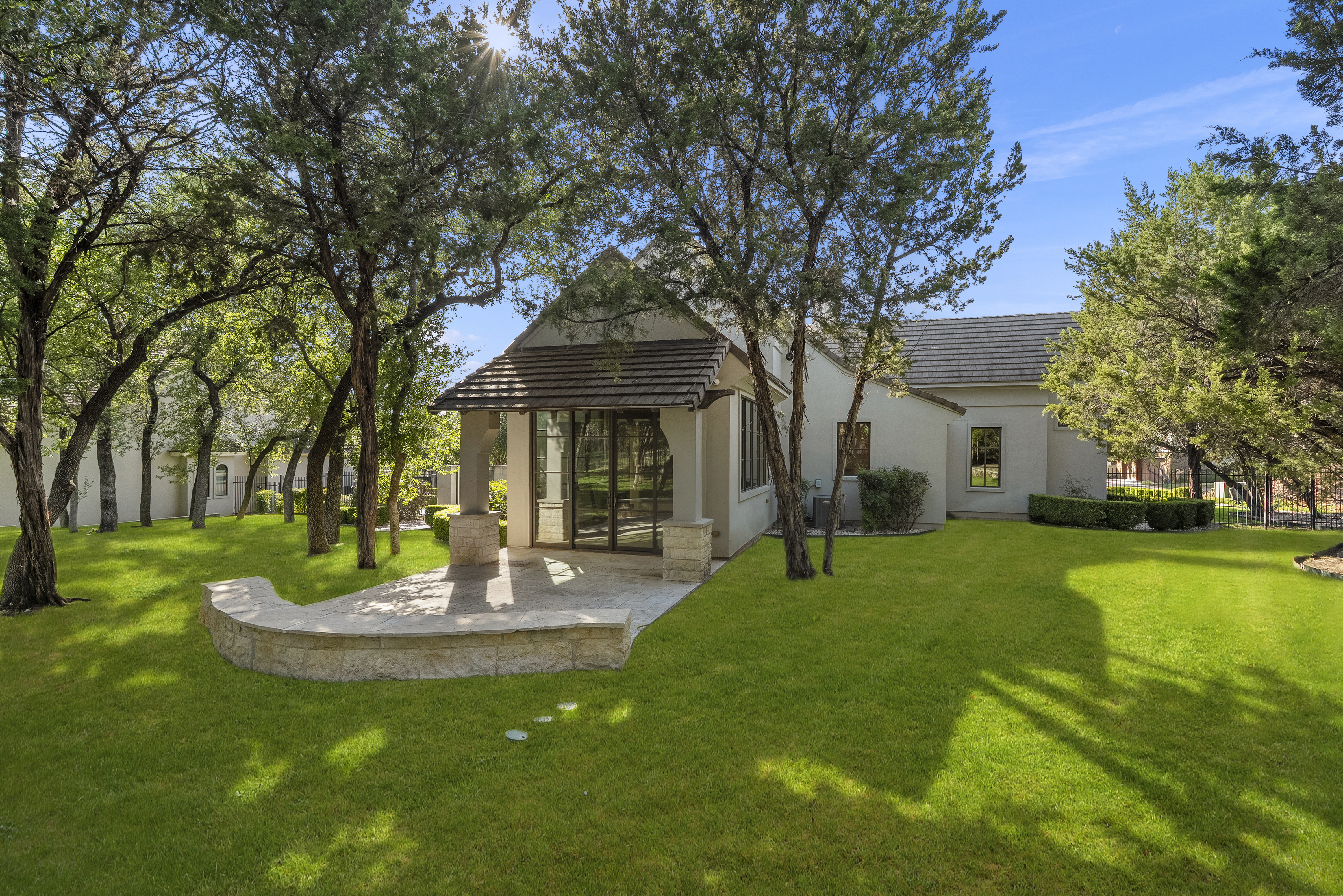  Extraordinary Estate in The Dominion with Dual Residences - 物件實景