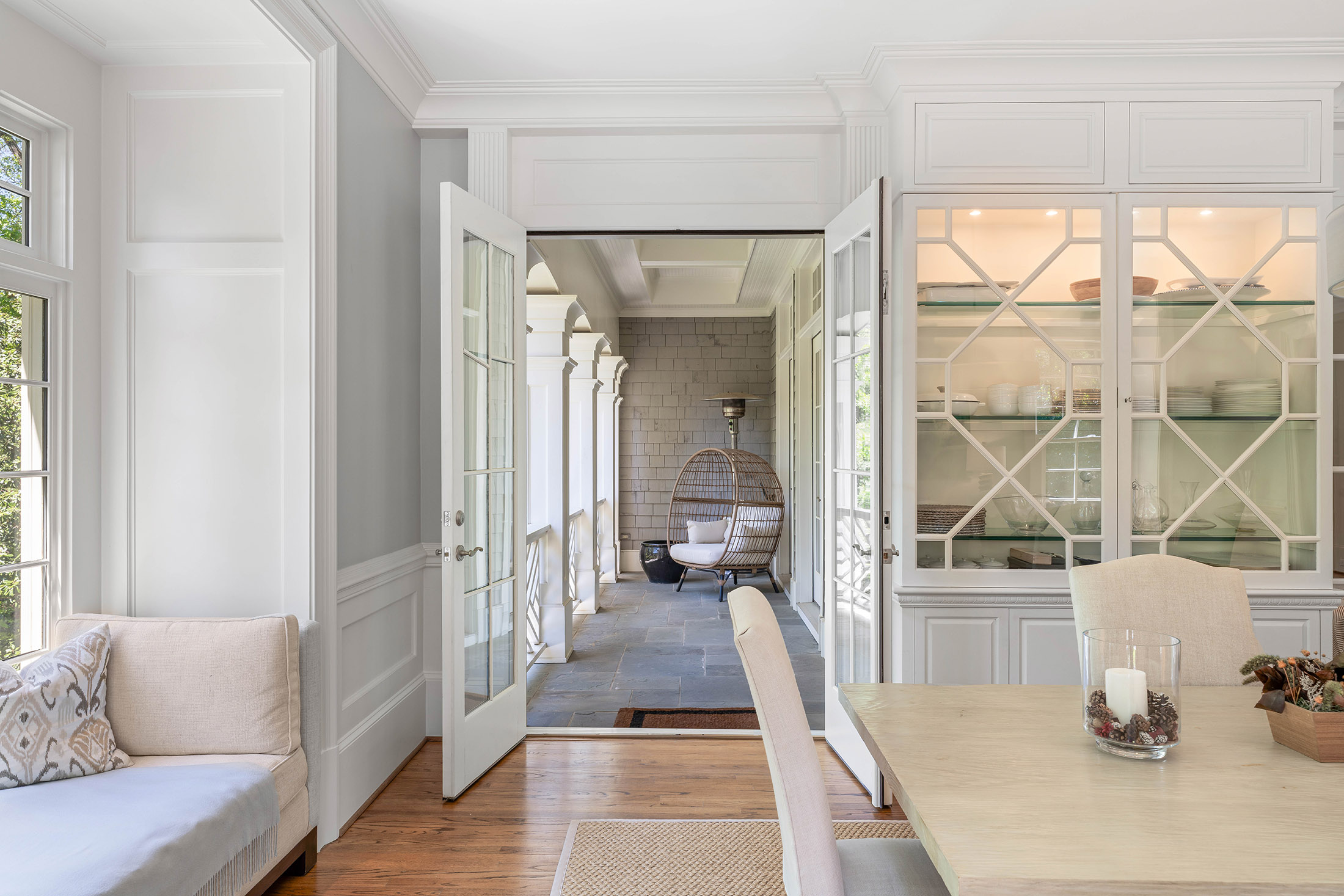  Stunning Estate with Pool Set on 1.3+/- Private Acres - 物件實景