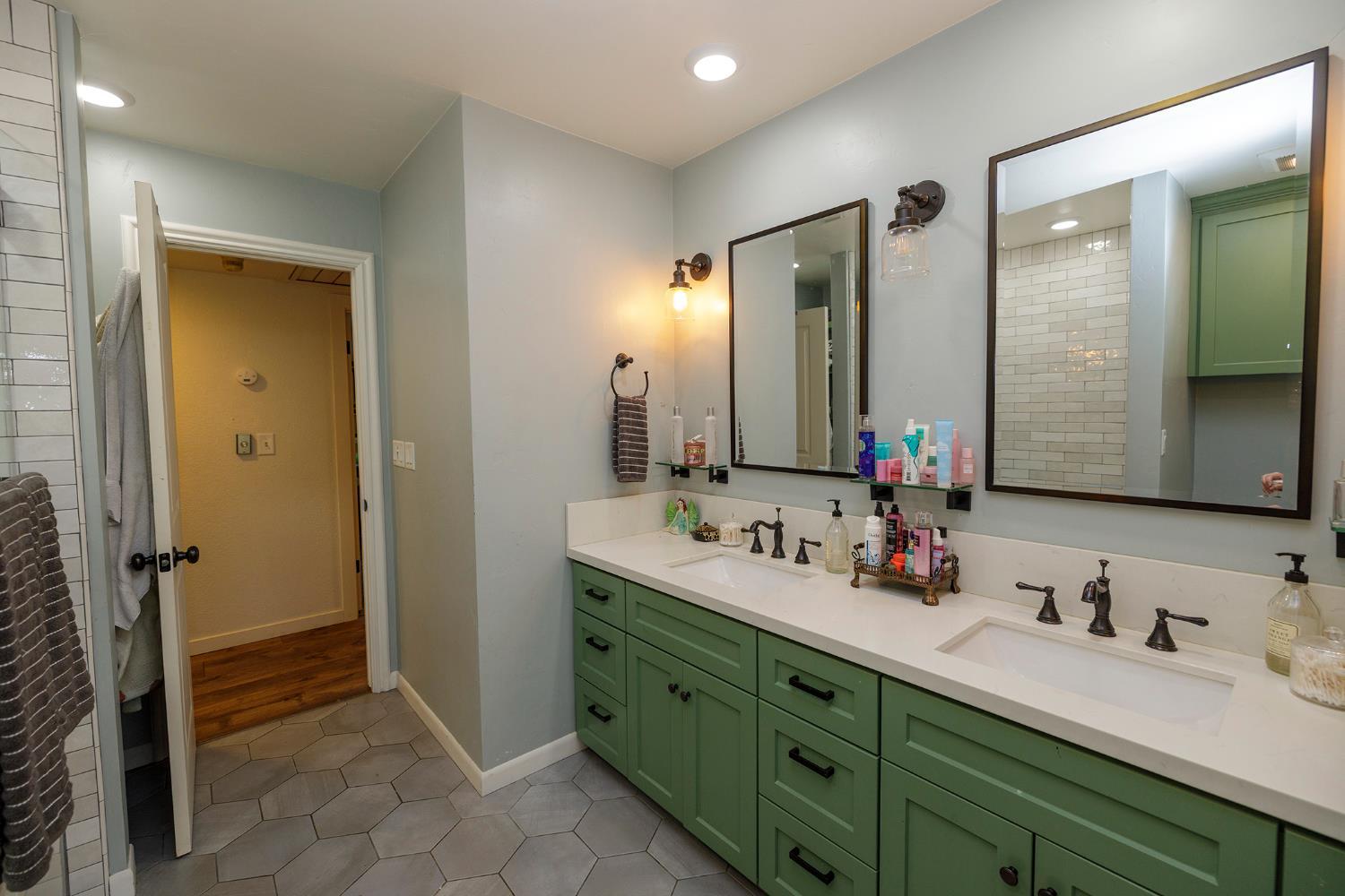 Turlock, California, 95382, United States, 4 Bedrooms Bedrooms, ,3 BathroomsBathrooms,Residential,For Sale,2049406