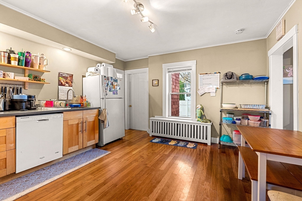 Marlborough, Massachusetts, 01752, United States, 4 Bedrooms Bedrooms, ,2 BathroomsBathrooms,Residential,For Sale,2001797