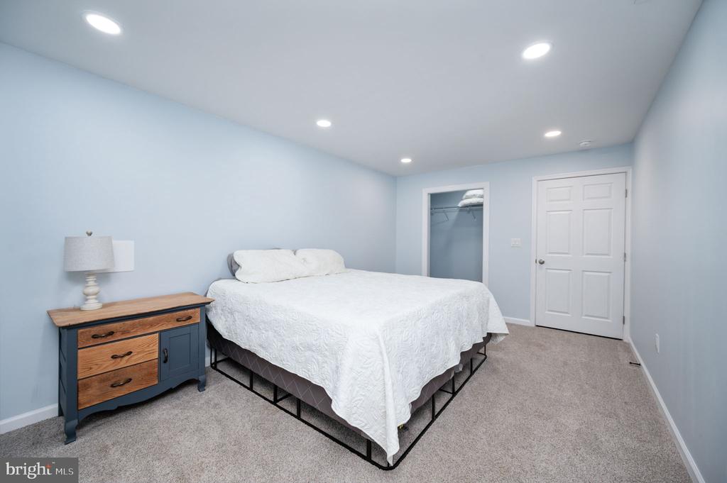 Fredericksburg, Virginia, 22406, United States, 5 Bedrooms Bedrooms, ,4 BathroomsBathrooms,Residential,For Sale,2005971