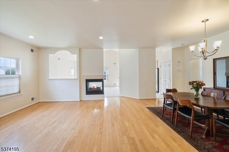 Franklin Twp., New Jersey, 08873, United States, 3 Bedrooms Bedrooms, ,2 BathroomsBathrooms,Residential,For Sale,1908431