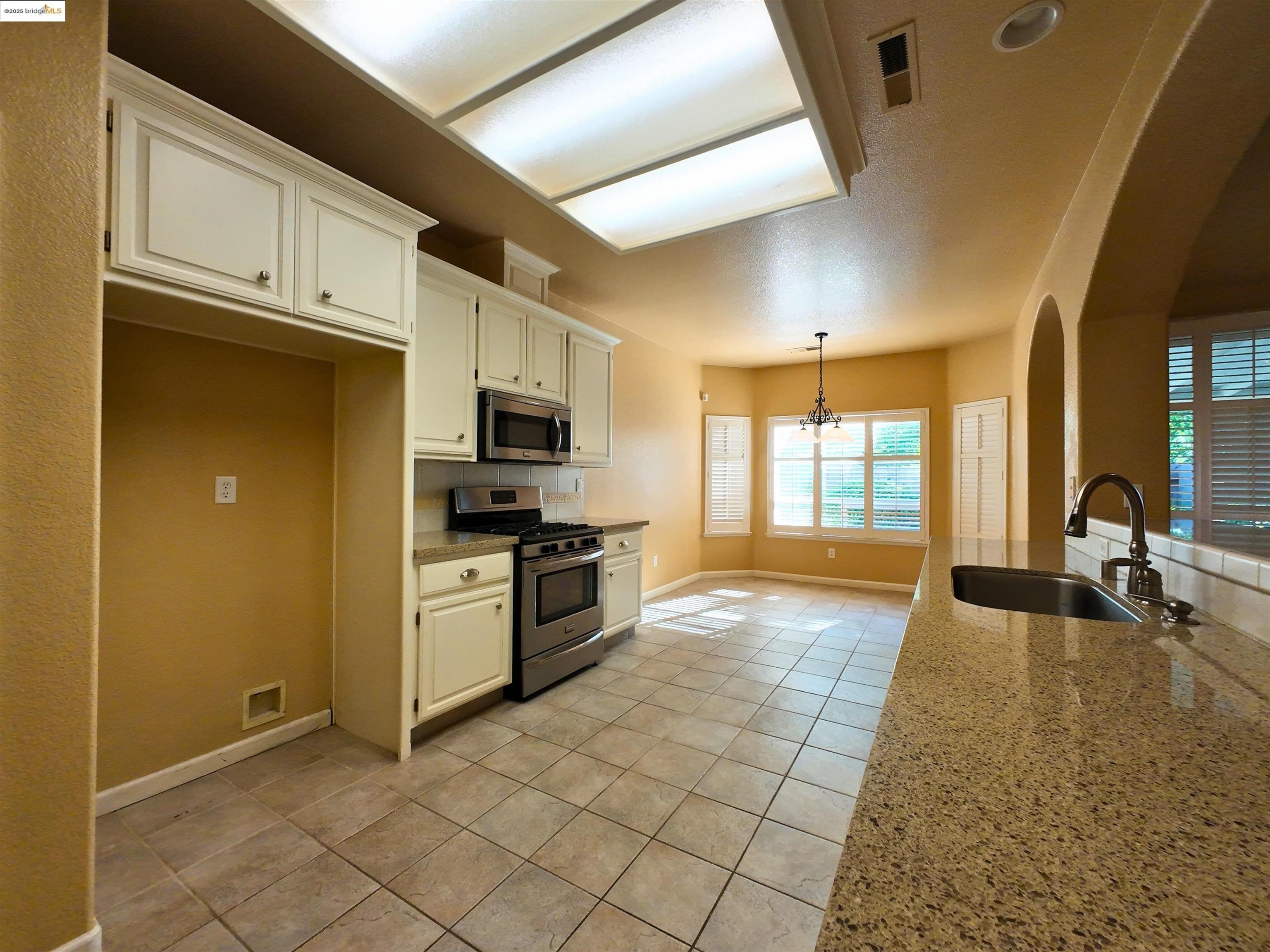 Jamestown, California, 95327, United States, 3 Bedrooms Bedrooms, ,2 BathroomsBathrooms,Residential,For Sale,1848648