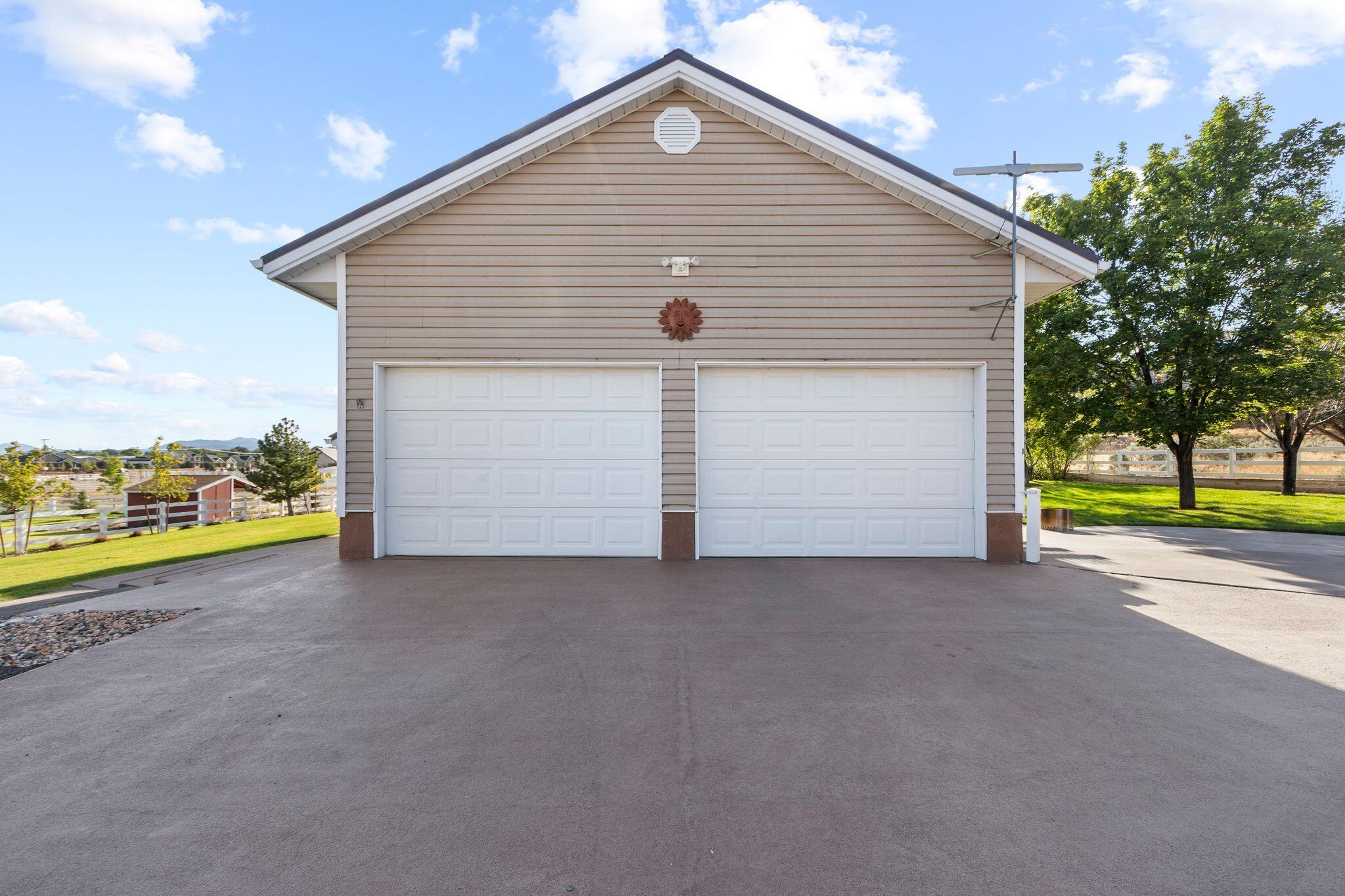 Parowan, Utah, 84761, United States, 6 Bedrooms Bedrooms, ,5 BathroomsBathrooms,Residential,For Sale,1995430