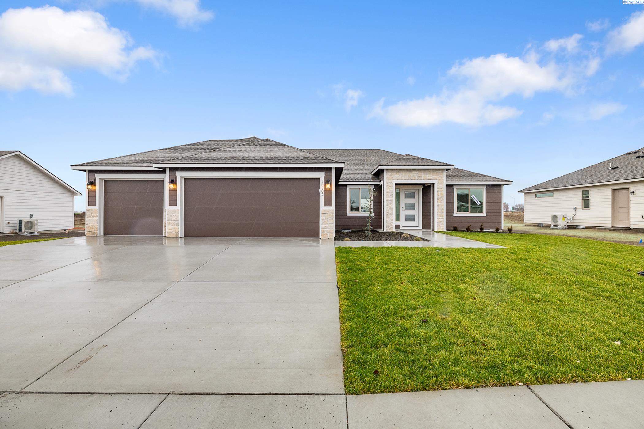 Pasco, Washington, 99301, United States, 4 Bedrooms Bedrooms, ,2 BathroomsBathrooms,Residential,For Sale,1877248