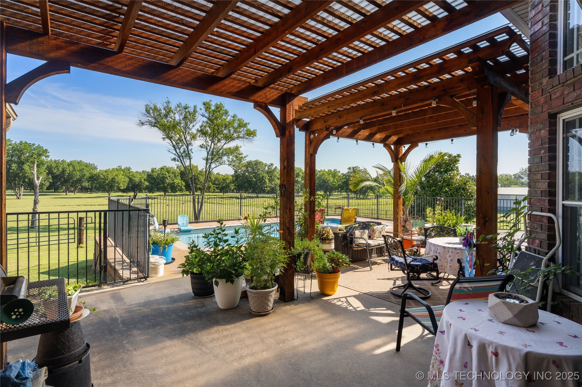 Henryetta, Oklahoma, 74437, United States, 4 Bedrooms Bedrooms, ,4 BathroomsBathrooms,Residential,For Sale,1927120