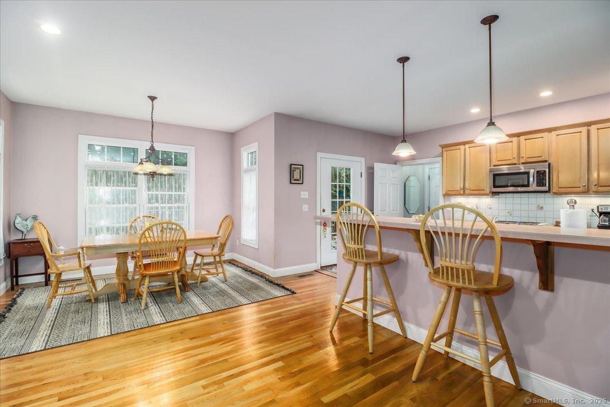 Shelton, Connecticut, 06484, United States, 5 Bedrooms Bedrooms, ,4 BathroomsBathrooms,Residential,For Sale,1943251