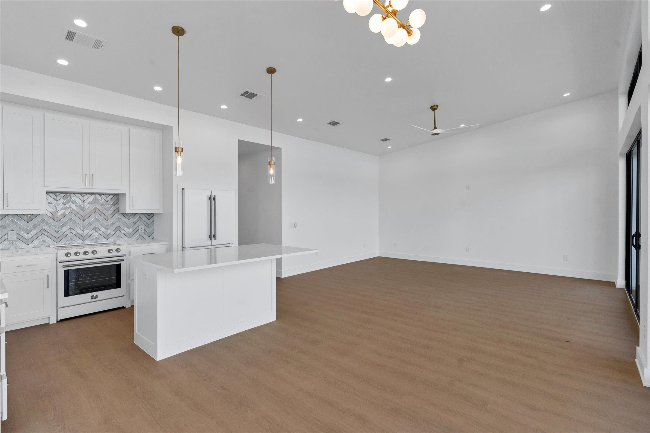 Graford, Texas, 76449, United States, 3 Bedrooms Bedrooms, ,2 BathroomsBathrooms,Residential,For Sale,2005673