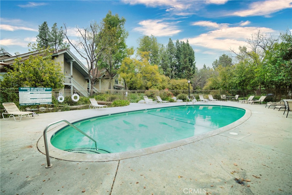 Canoga Park, California, 91303, United States, 2 Bedrooms Bedrooms, ,1 BathroomBathrooms,Residential,For Sale,1934510