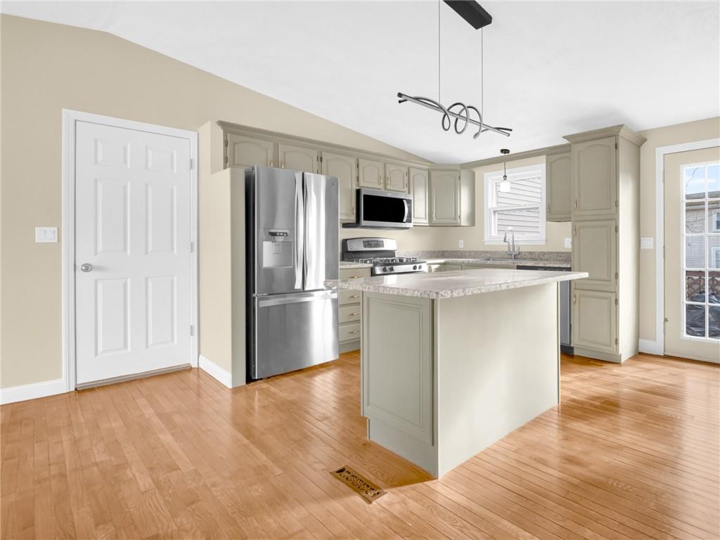 Warwick, Rhode Island, 02889, United States, 3 Bedrooms Bedrooms, ,3 BathroomsBathrooms,Residential,For Sale,2030234