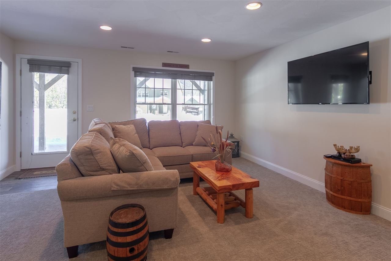 Lincoln, New Hampshire, 03251, United States, 5 Bedrooms Bedrooms, ,5 BathroomsBathrooms,Residential,For Sale,1978136