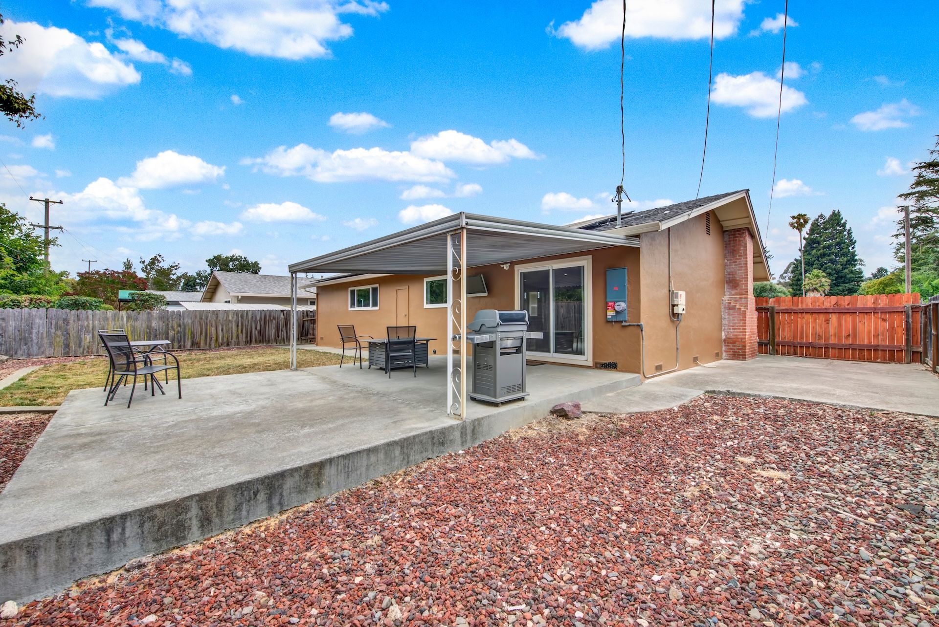  Wonderfully Updated Browns Valley Home - 物件實景