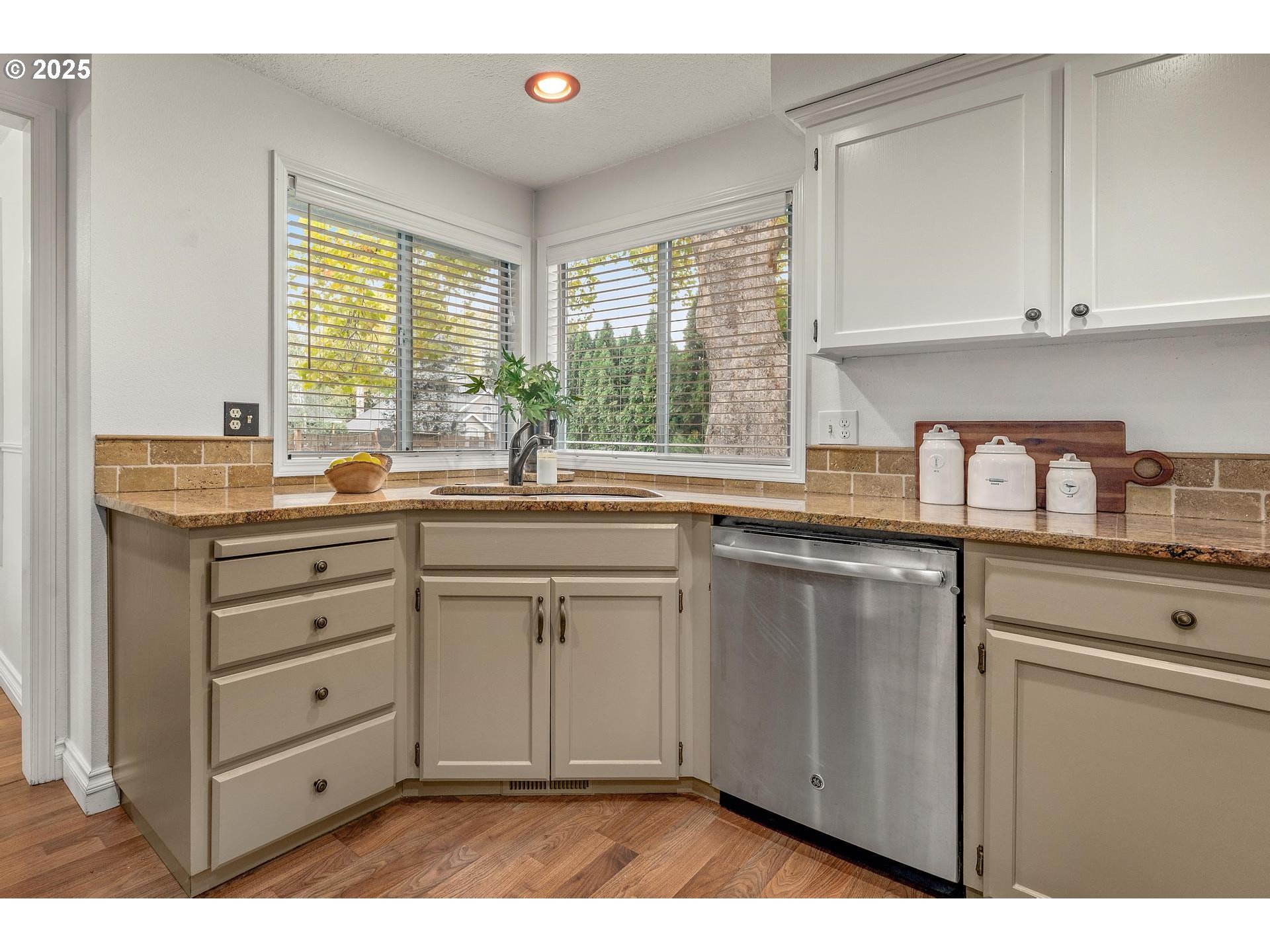 Hillsboro, Oregon, 97124, United States, 3 Bedrooms Bedrooms, ,2 BathroomsBathrooms,Residential,For Sale,1865919