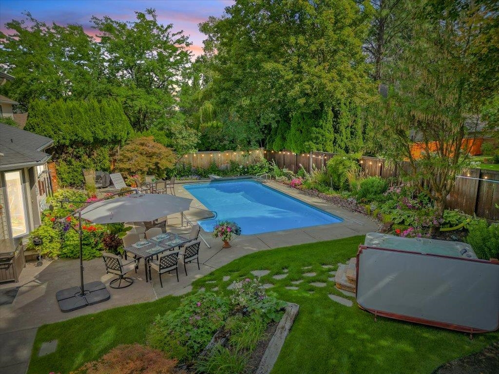 Spokane, Washington, 99223, United States, 5 Bedrooms Bedrooms, ,4 BathroomsBathrooms,Residential,For Sale,1988126