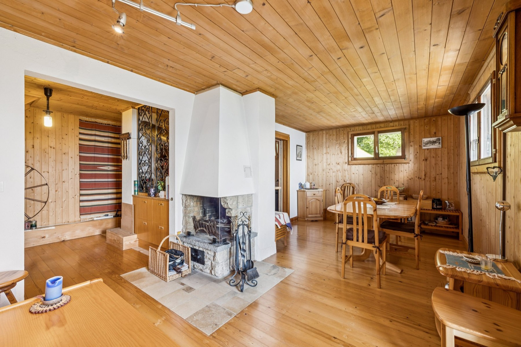  Traditional chalet in need of renovation in Gryon, with a view and a large garde - 物件實景