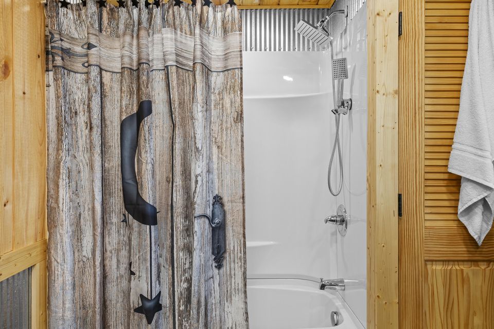 Versailles, Kentucky, 40383, United States, 3 Bedrooms Bedrooms, ,2 BathroomsBathrooms,Residential,For Sale,1976488