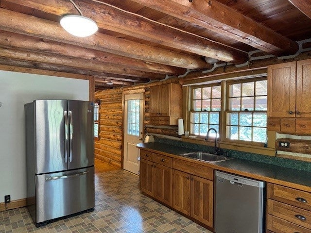 Deerfield, Massachusetts, 01342, United States, 2 Bedrooms Bedrooms, ,1 BathroomBathrooms,Residential,For Sale,1913467