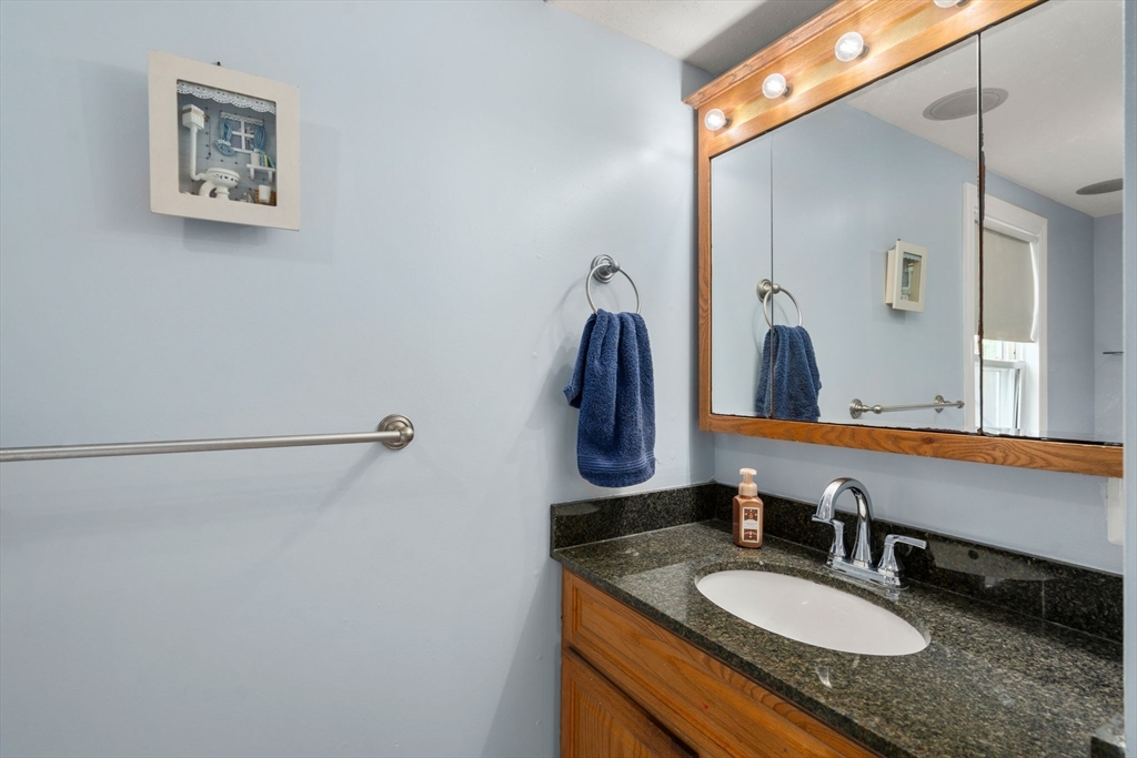 Wakefield, Massachusetts, 01880, United States, 5 Bedrooms Bedrooms, ,3 BathroomsBathrooms,Residential,For Sale,1837062