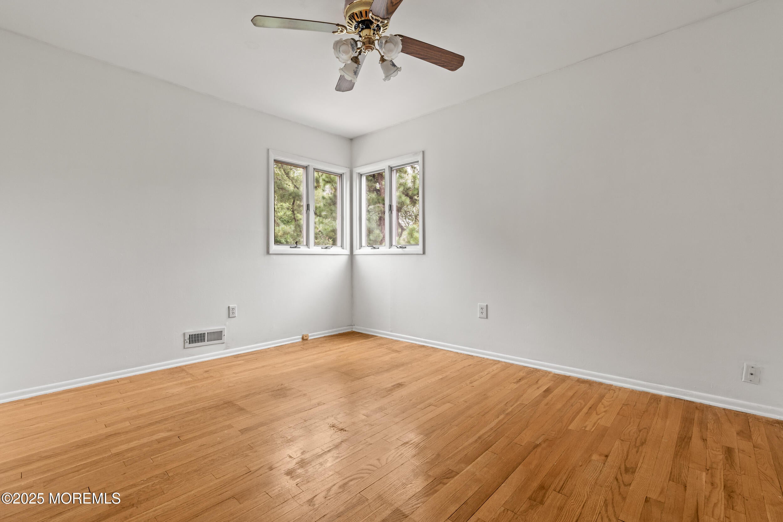Oakhurst, New Jersey, 07755, United States, 3 Bedrooms Bedrooms, ,2 BathroomsBathrooms,Residential,For Sale,1923231