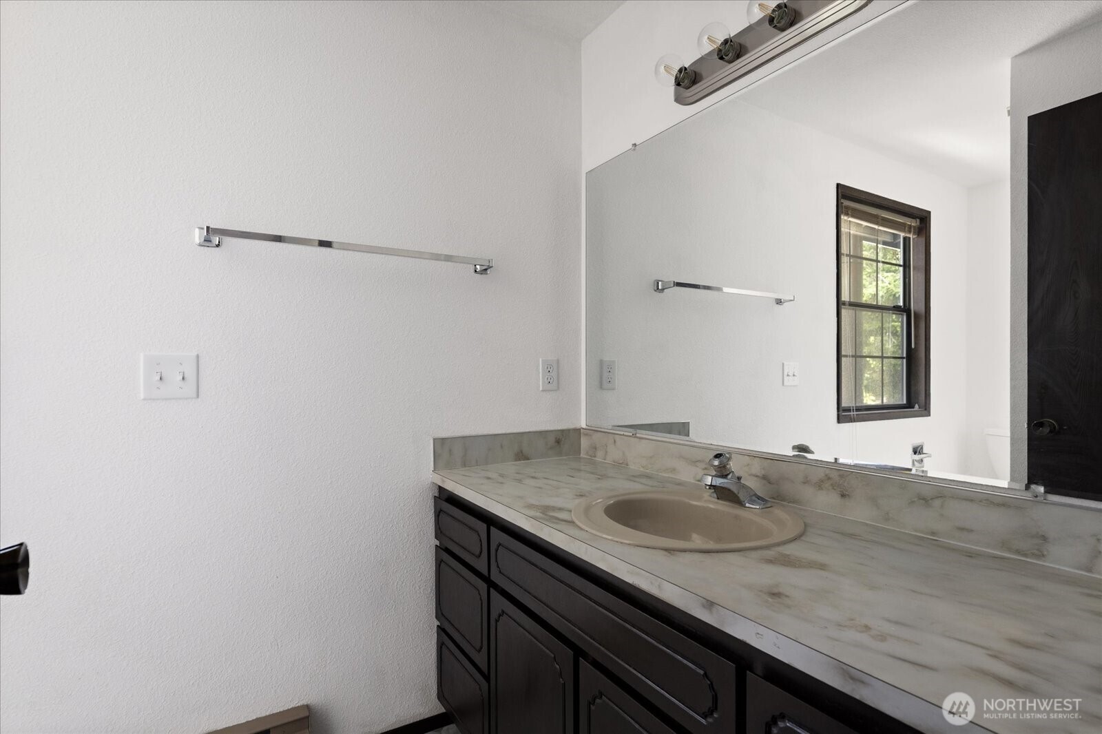 Oak Harbor, Washington, 98277, United States, 3 Bedrooms Bedrooms, ,3 BathroomsBathrooms,Residential,For Sale,1875904