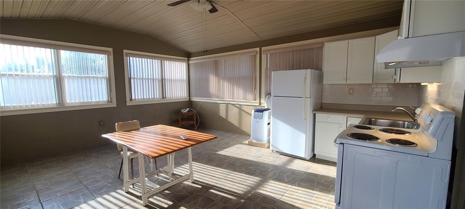 CLEARWATER, Florida, 33765, United States, 5 Bedrooms Bedrooms, ,3 BathroomsBathrooms,Residential,For Sale,2006178