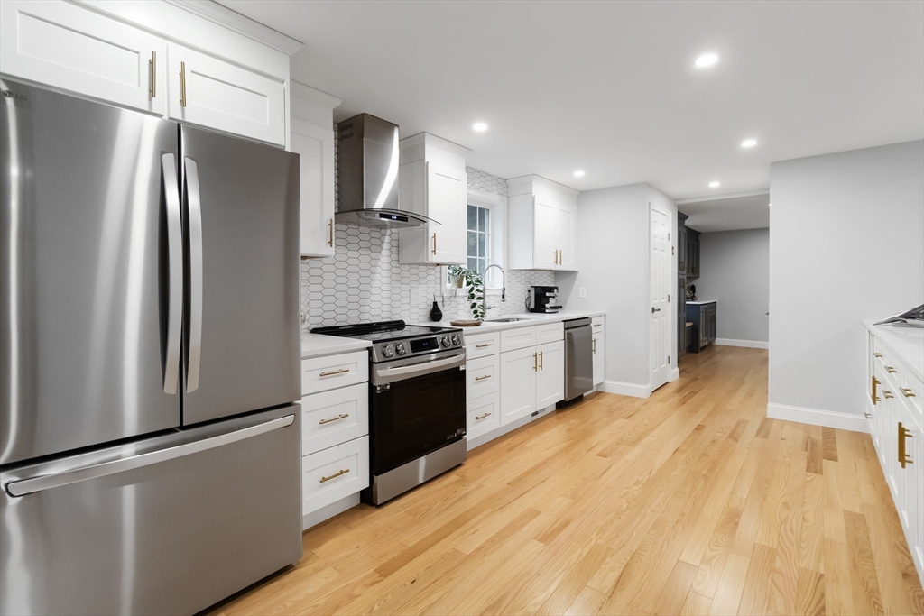Wayland, Massachusetts, 01778, United States, 3 Bedrooms Bedrooms, ,2 BathroomsBathrooms,Residential,For Sale,1891680