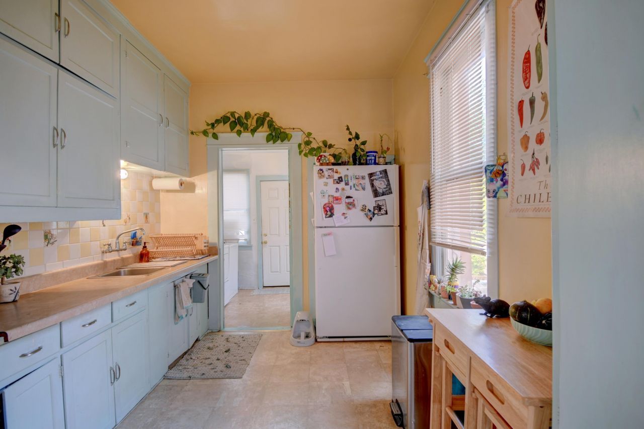 Albuquerque, New Mexico, 87106, United States, 4 Bedrooms Bedrooms, ,3 BathroomsBathrooms,Residential,For Sale,1963751