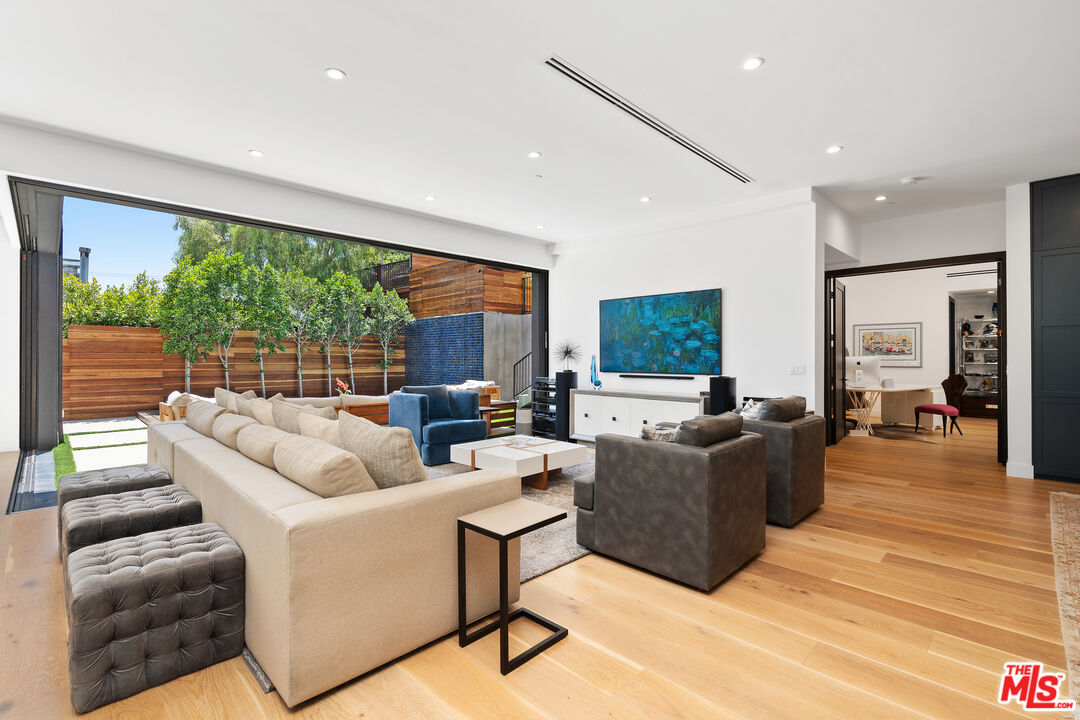Los Angeles, California, 90068, United States, 4 Bedrooms Bedrooms, ,4 BathroomsBathrooms,Residential,For Sale,1897073