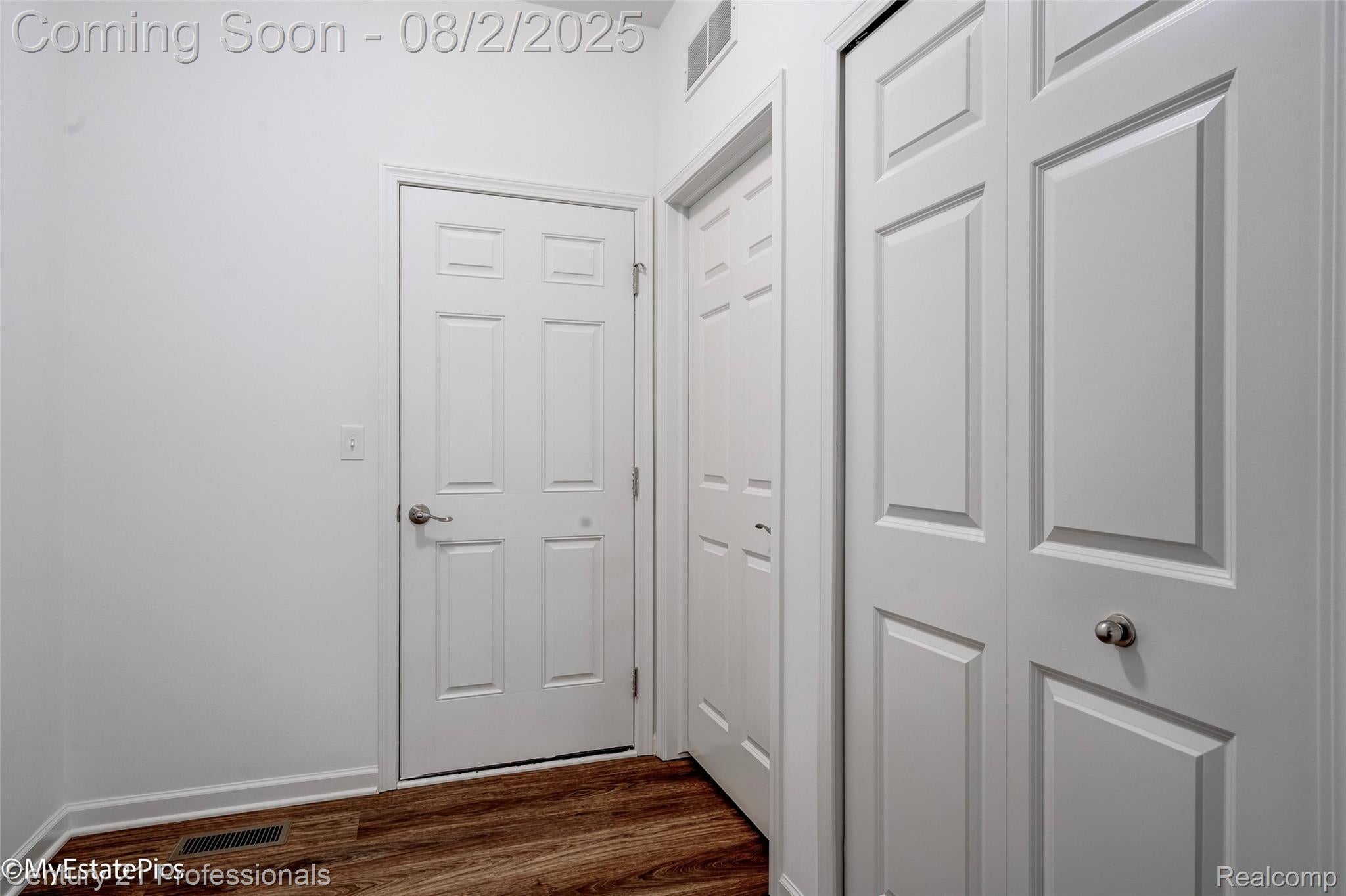 SouthLyon, Michigan, 48178, United States, 4 Bedrooms Bedrooms, ,3 BathroomsBathrooms,Residential,For Sale,1904843
