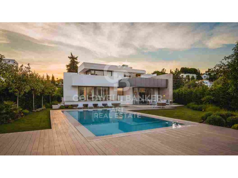 Estepona, Andalusia, ES, 5 Bedrooms Bedrooms, ,5 BathroomsBathrooms,Residential,For Sale,1796755