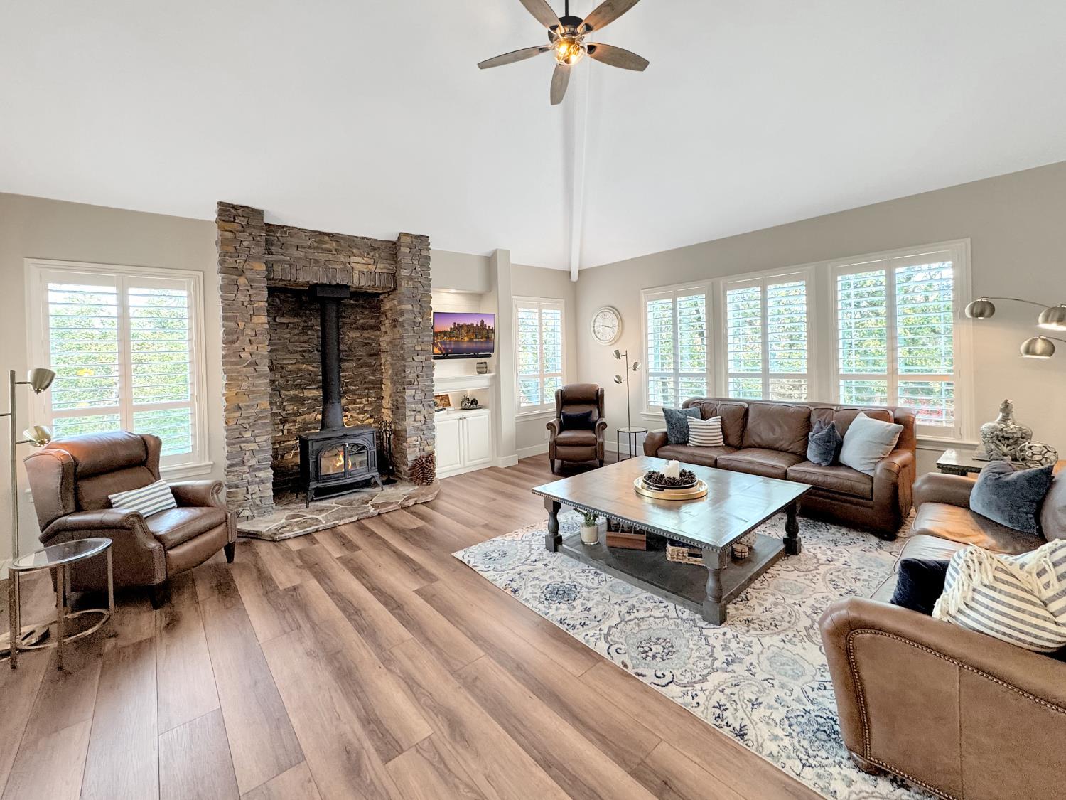 Colfax, California, 95713, United States, 5 Bedrooms Bedrooms, ,3 BathroomsBathrooms,Residential,For Sale,2002832